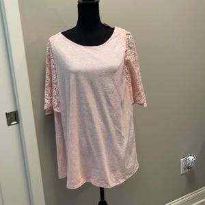 Plus size 22/24 tee with flutter sleeves